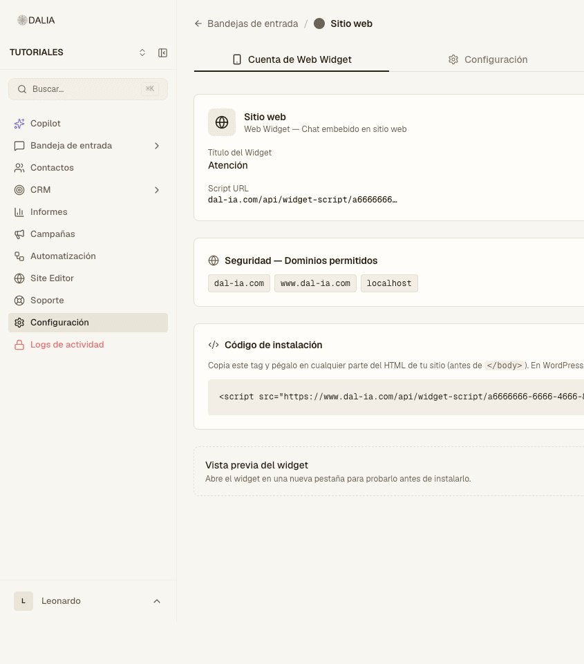 Ficha del widget con título, dominios permitidos y código de instalación